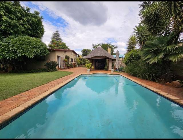 3 BEDROOM HOUSE FOR SALE IN SINOVILLE